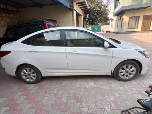 https://images10.gaadi.com/usedcar_image/4190662/original/49716f0113195d05e8a5882238434fbb.jpg?imwidth=6402