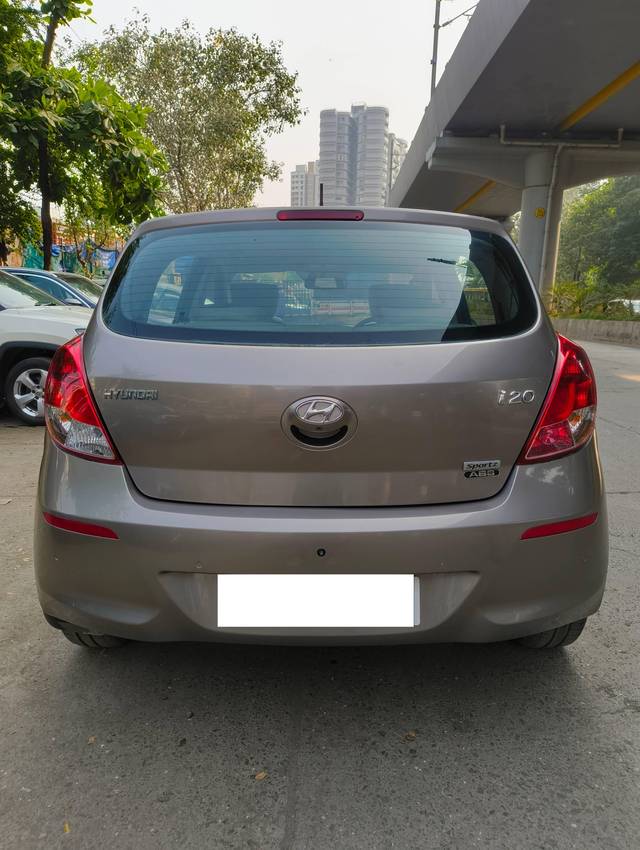 https://images10.gaadi.com/usedcar_image/4190664/original/processed_3ab3a9670975112417277b69b7376e28.jpg?imwidth=6402