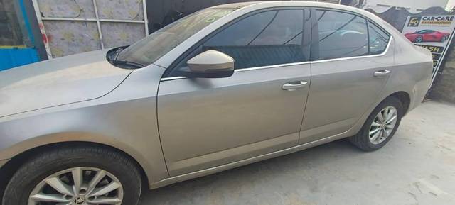 https://images10.gaadi.com/usedcar_image/4190749/original/processed_991bb944-9888-447c-82db-6c09cd23ff55.jpg?imwidth=6400