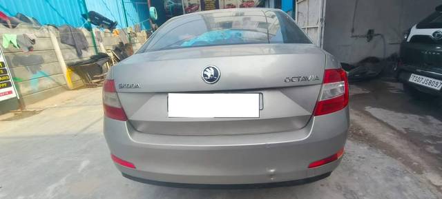 https://images10.gaadi.com/usedcar_image/4190749/original/processed_b8bd902a-1057-4041-8260-daafaf02aea9.jpg?imwidth=6402