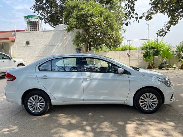 https://images10.gaadi.com/usedcar_image/4190752/original/fe3ef45496ef6d9142aaac74f3e543f6.jpeg?imwidth=6401