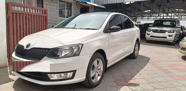 https://images10.gaadi.com/usedcar_image/4190936/original/4b6bdbe0430fce07173788ebc669b509.jpg?imwidth=6401