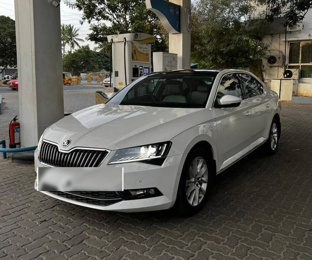 https://images10.gaadi.com/usedcar_image/4190958/original/80e05328da26f31ae567ed42eee18468.jpg?imwidth=6400