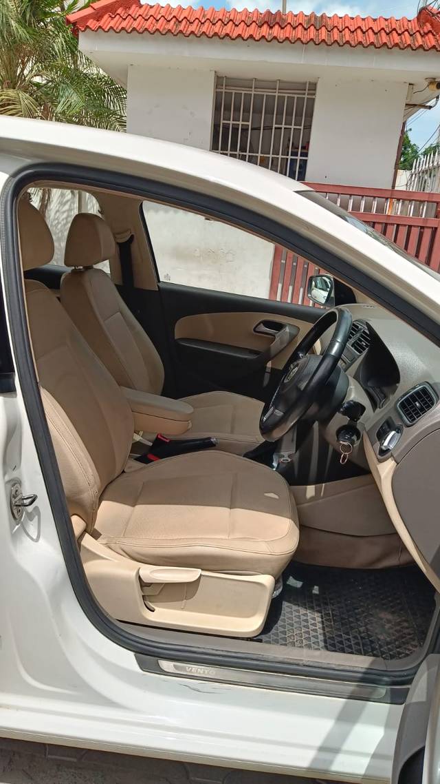 https://images10.gaadi.com/usedcar_image/4190994/original/2f2cfe2093d08cf858870c0001fa3c75.jpeg?imwidth=6402