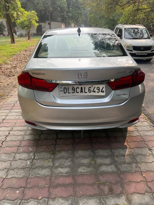 https://images10.gaadi.com/usedcar_image/4191399/original/6e27e0a27126b97243f8468332ecbb02.jpg?imwidth=6401