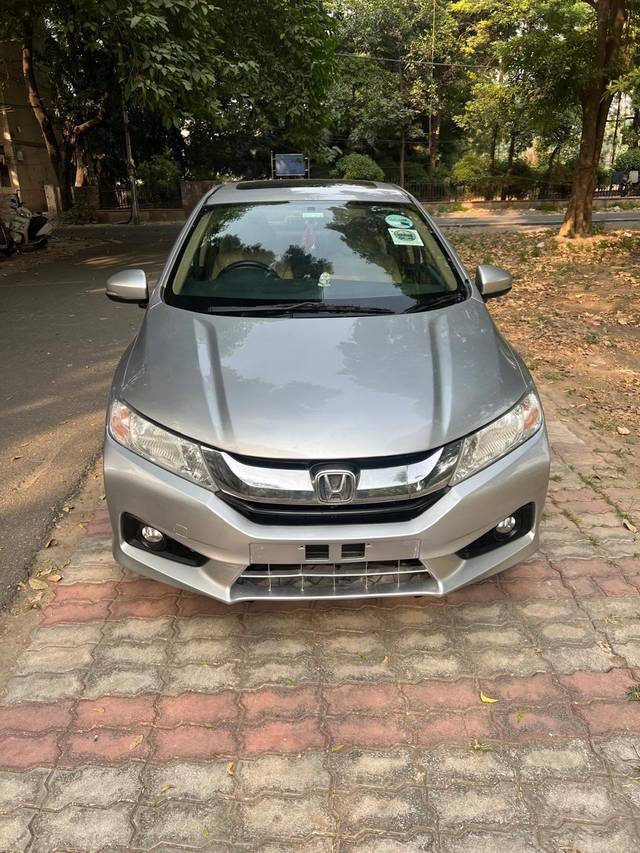 https://images10.gaadi.com/usedcar_image/4191399/original/aa42a5eb042d597a5d591092dbedc55e.jpg?imwidth=6400