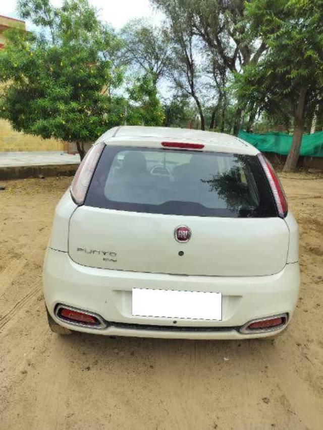 https://images10.gaadi.com/usedcar_image/4191587/original/de1b535461008c87fd652c7f294ad134.jpg?imwidth=6401