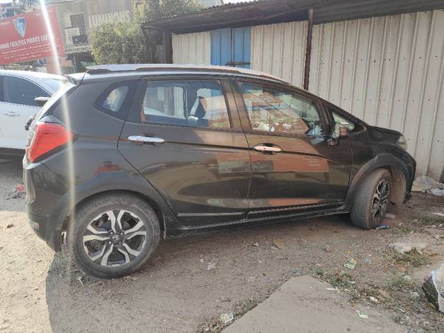 https://images10.gaadi.com/usedcar_image/4191596/original/7727e41e35c6a1b9988f352a9a5d0e2d.jpg?imwidth=6401