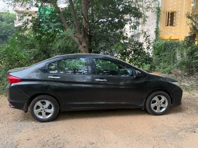 https://images10.gaadi.com/usedcar_image/4191626/original/6088caeaf13bf878ff9256b7fbee2227.jpg?imwidth=6402