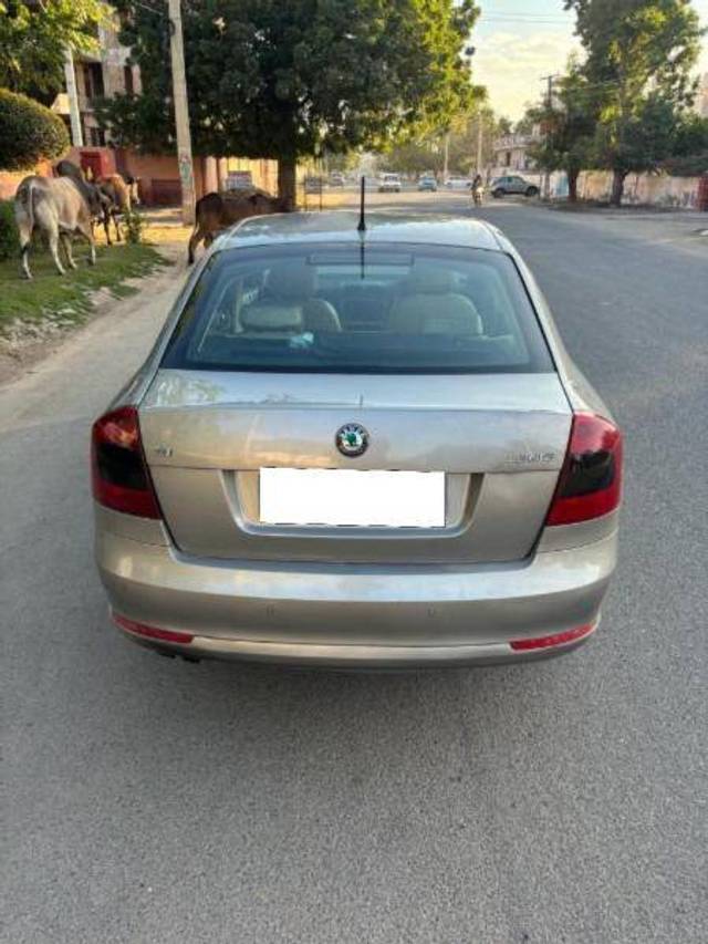 https://images10.gaadi.com/usedcar_image/4191692/original/559f9d0b0a8e3b77945df0e56ed15a75.jpeg?imwidth=6401