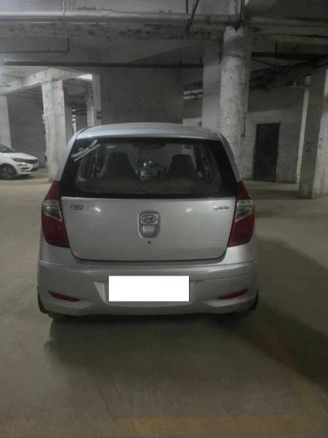 https://images10.gaadi.com/usedcar_image/4191736/original/7ebbeeb7b69e6fcf69d8266e80fc7320.jpg?imwidth=6401