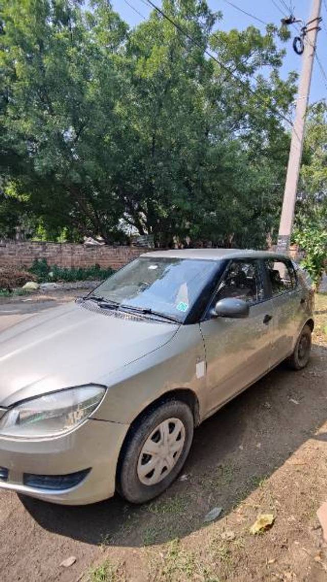 https://images10.gaadi.com/usedcar_image/4191740/original/9aa99d4c3f2c88e006a770de730d55e6.jpg?imwidth=6402