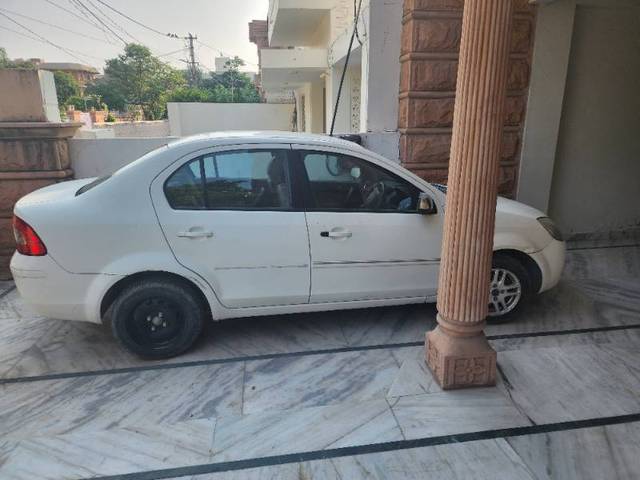 https://images10.gaadi.com/usedcar_image/4191749/original/438e5a7836743261e19bce4b9414b0f0.jpg?imwidth=6402