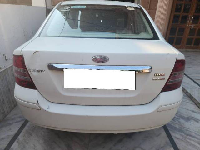 https://images10.gaadi.com/usedcar_image/4191749/original/5a2a2e9493f01aa3956b5971f506fb47.jpg?imwidth=6401