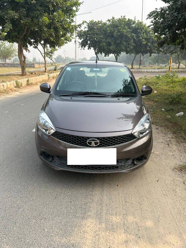 https://images10.gaadi.com/usedcar_image/4191771/original/e748cc2e0272e29a2f1b244b90bc047f.jpg?imwidth=6402