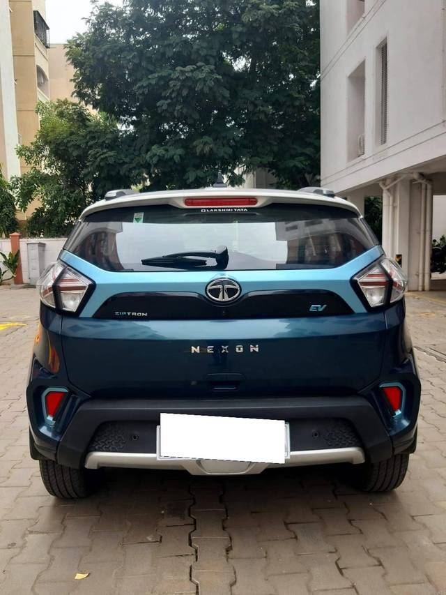 https://images10.gaadi.com/usedcar_image/4191777/original/processed_11eb1bbe067986ac38e3473c38dcc900.jpg?imwidth=6401