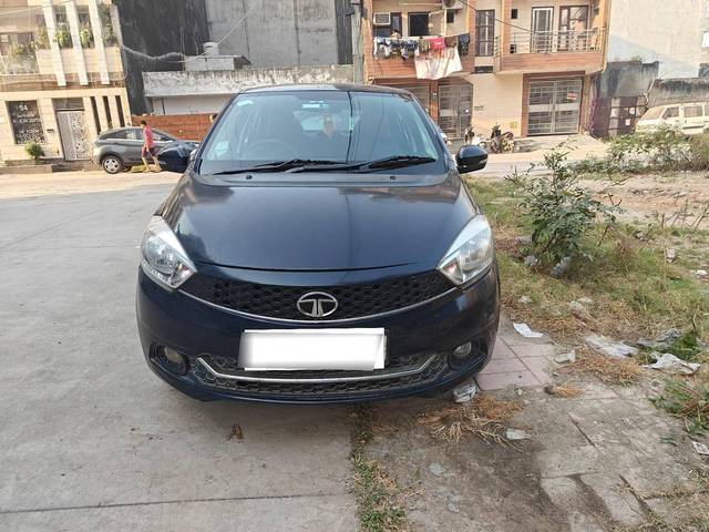 https://images10.gaadi.com/usedcar_image/4191811/original/processed_335af620cc2572f16f88a542e6bad83d.jpg?imwidth=6402