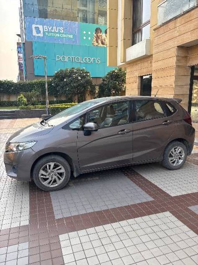 https://images10.gaadi.com/usedcar_image/4191816/original/873c41260881c771178d908f899b0a61.jpg?imwidth=6401