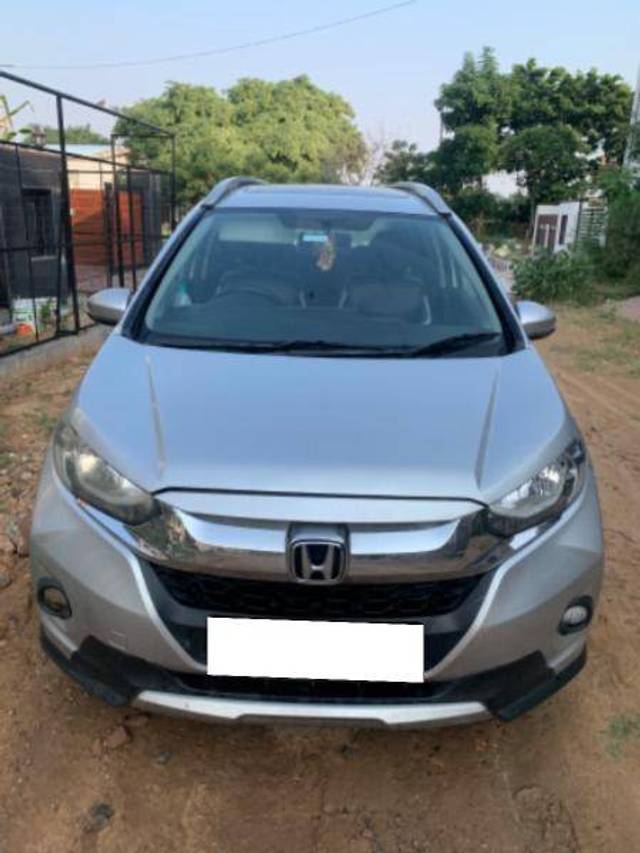 https://images10.gaadi.com/usedcar_image/4191817/original/a85803b2834935a69494940854ccbb8a.jpeg?imwidth=6400