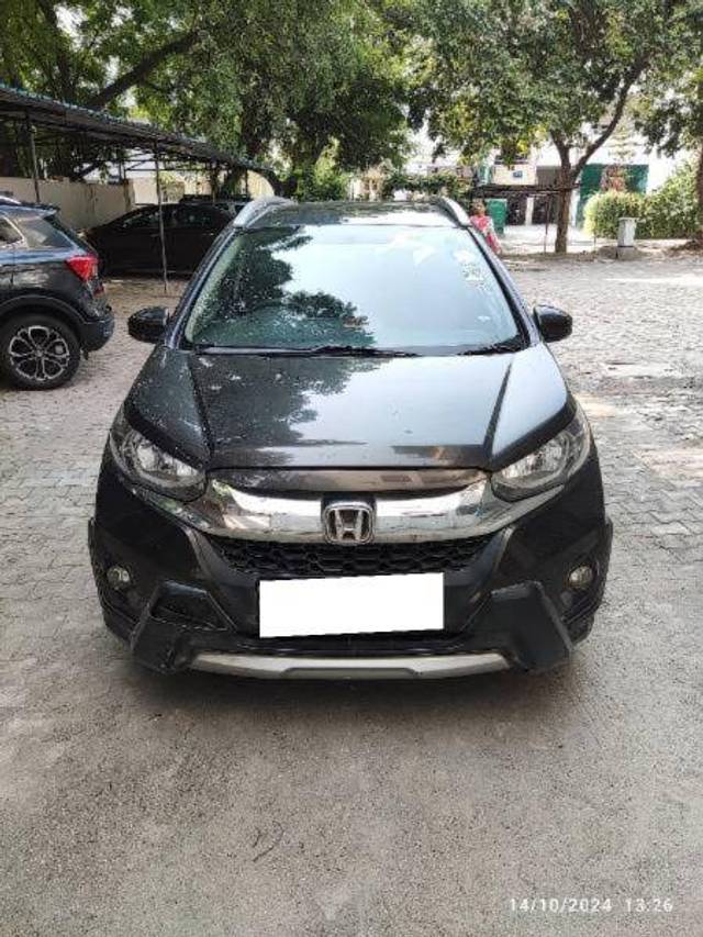 https://images10.gaadi.com/usedcar_image/4191819/original/44e9504d752d18a11a4a822c0000ef7d.jpg?imwidth=6400