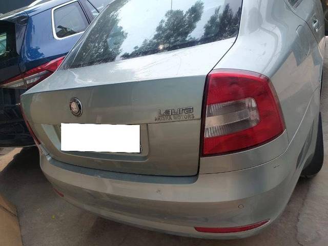 https://images10.gaadi.com/usedcar_image/4191832/original/949296970fc355610659ba160546a166.jpeg?imwidth=6401