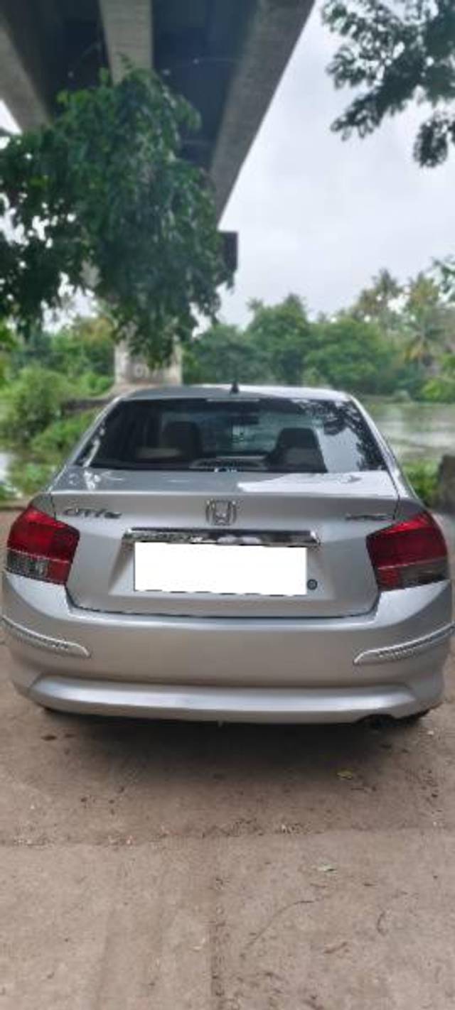 https://images10.gaadi.com/usedcar_image/4191841/original/processed_6b17cf6a-559e-475e-8c77-5d8fd37dc534.jpg?imwidth=6401