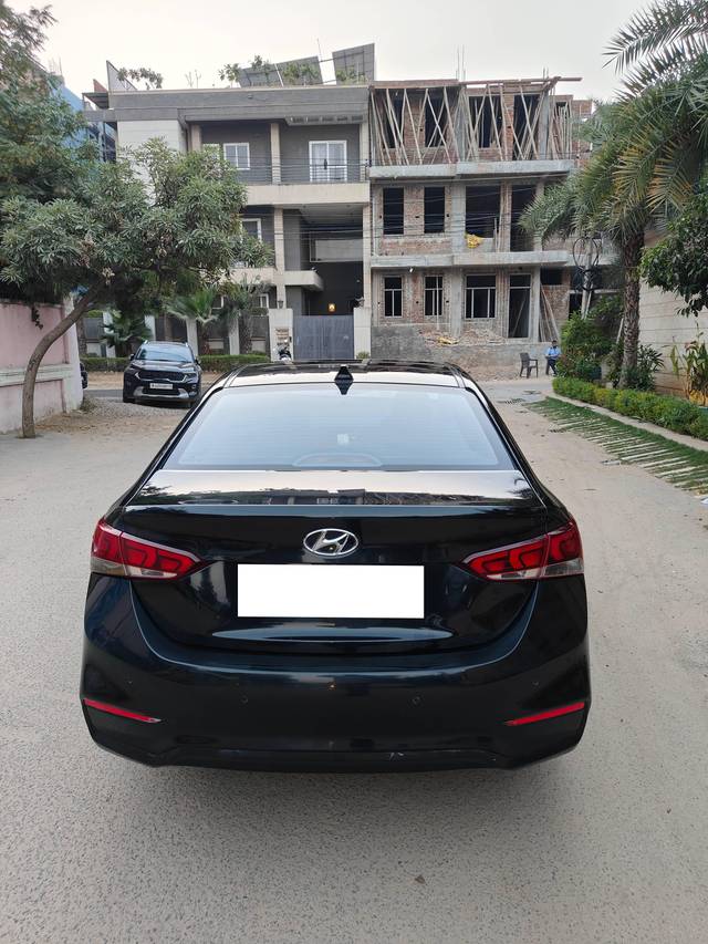 https://images10.gaadi.com/usedcar_image/4191895/original/processed_1b2051751c3b20c1a8e154b526352c58.jpg?imwidth=6401