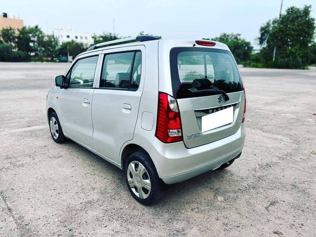 https://images10.gaadi.com/usedcar_image/4192044/original/processed_c6f7c658b91a50c91a9ae7c618bf08f9.jpg?imwidth=6402