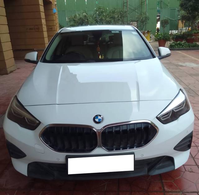 https://images10.gaadi.com/usedcar_image/4192061/original/processed_d18e07e2b976516bfc3d5c67bf355a51.jpg?imwidth=6402