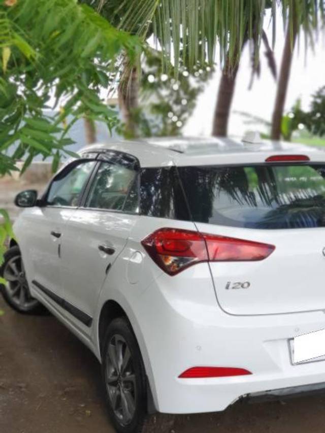 https://images10.gaadi.com/usedcar_image/4192123/original/processed_3e319d94-b355-4f07-81bb-f7e9a528ec27.jpg?imwidth=6401