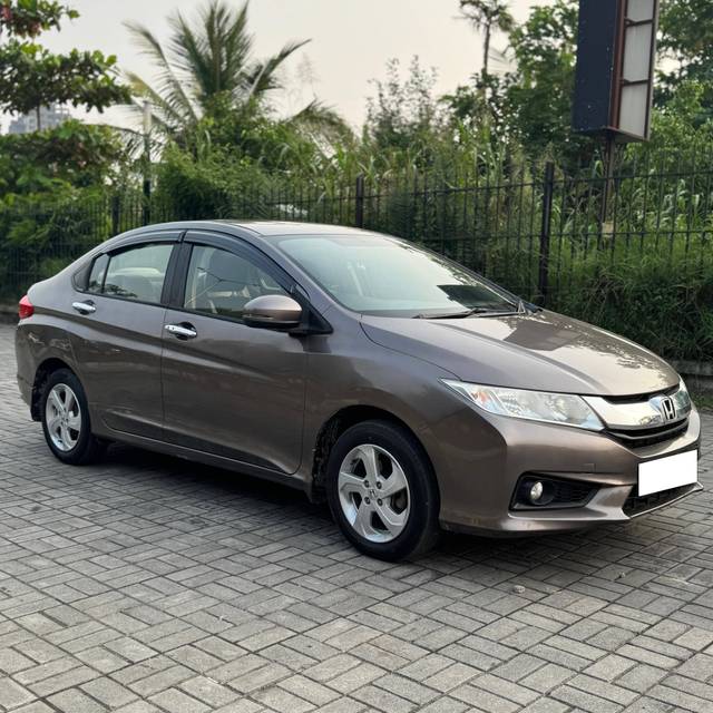 https://images10.gaadi.com/usedcar_image/4192200/original/processed_3e055f3b518ad994a889192e42e12176.jpg?imwidth=6400