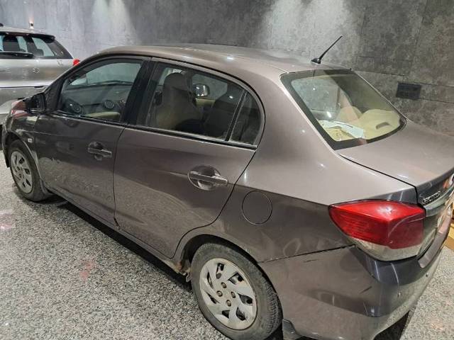 https://images10.gaadi.com/usedcar_image/4192269/original/bfa208c99b0e4f595df4b17d90b1e701.jpg?imwidth=6401