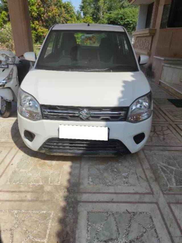 https://images10.gaadi.com/usedcar_image/4192316/original/processed_a49f53aa-ab0f-482f-b07f-e6157ea9f036.jpg?imwidth=6401