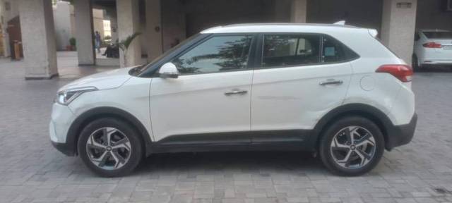 https://images10.gaadi.com/usedcar_image/4192328/original/0a160528bed8051bc494cb6ccafd81fd.jpg?imwidth=6402