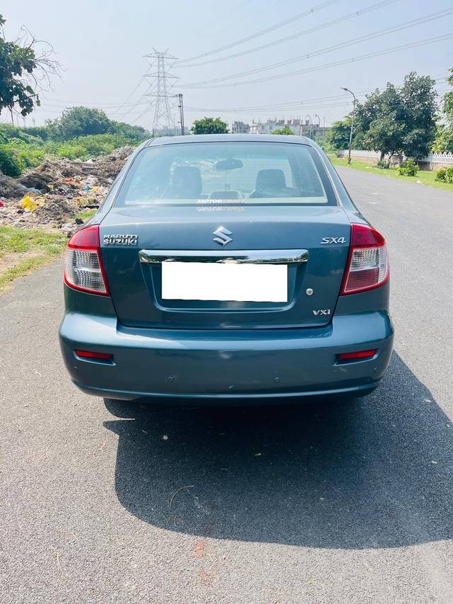 https://images10.gaadi.com/usedcar_image/4192375/original/processed_e535eca9ae9d8efe7df068fa339207f3.jpg?imwidth=6402