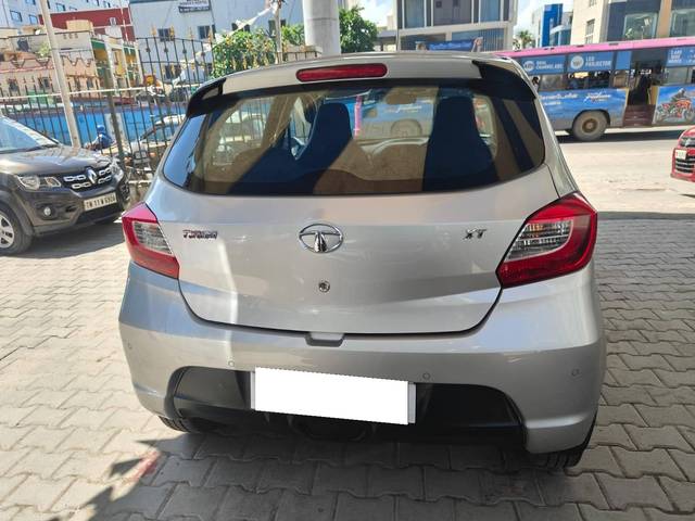 https://images10.gaadi.com/usedcar_image/4192492/original/processed_8c2f056fd190701aa66f54e2c806ccb4.jpeg?imwidth=6402