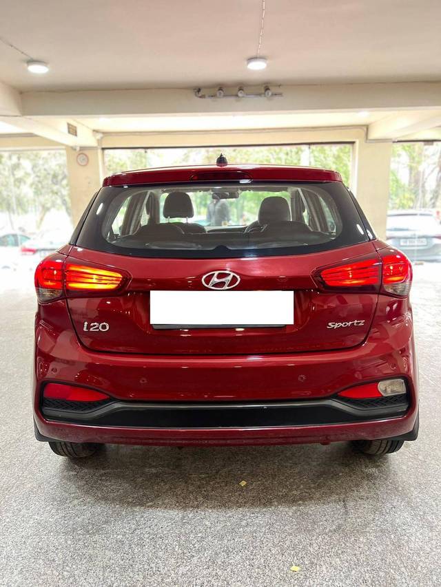 https://images10.gaadi.com/usedcar_image/4192534/original/processed_7891934af7f73659793b3f61f05fdde6.jpg?imwidth=6402