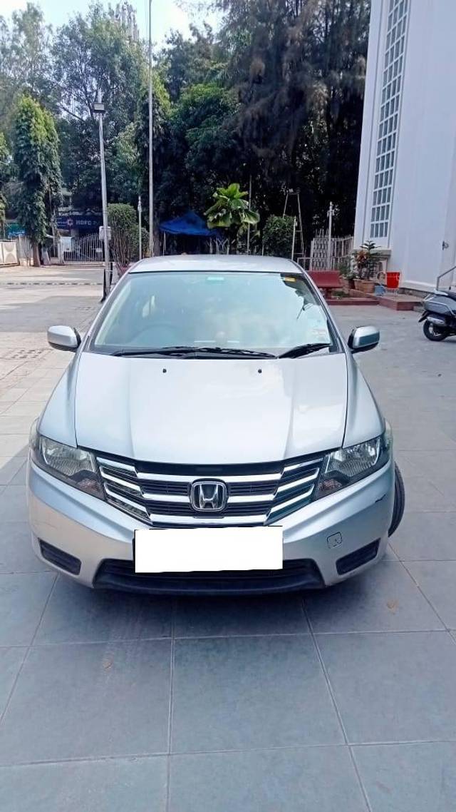 https://images10.gaadi.com/usedcar_image/4192584/original/processed_0f41fdfb232bab85064cb62b24cb603d.jpg?imwidth=6400