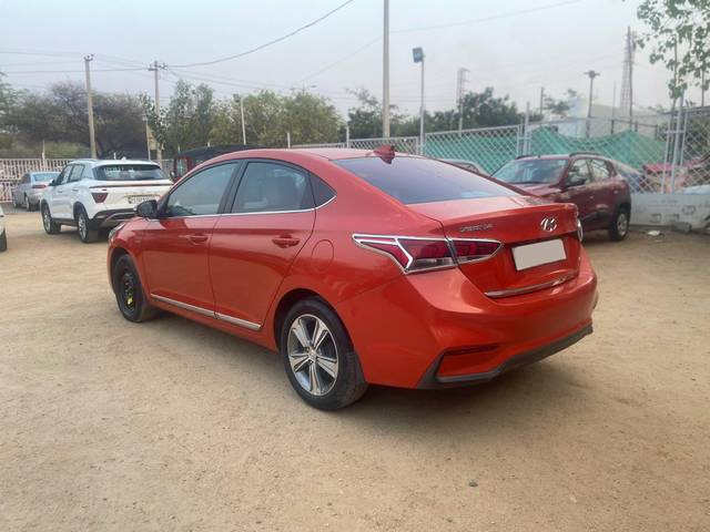 https://images10.gaadi.com/usedcar_image/4192611/original/processed_d1156c54240d26907b7a528b156092ad.jpg?imwidth=6402