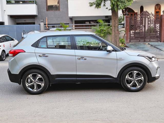 https://images10.gaadi.com/usedcar_image/4192710/original/processed_06481966aab52a03fee80c5b25d0bb35.jpg?imwidth=6401