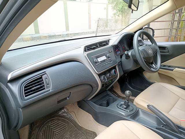 https://images10.gaadi.com/usedcar_image/4192775/original/cd0c3d98399ced3e524768f324756083.jpg?imwidth=6402