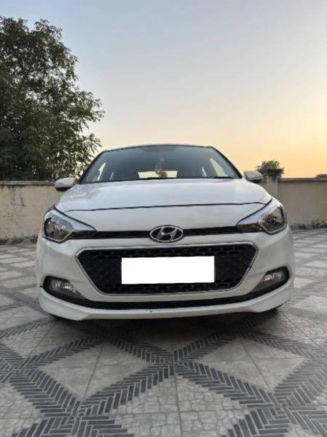 https://images10.gaadi.com/usedcar_image/4192889/original/processed_b3f04ade-865c-476e-8703-2ea75c1402f4.jpg?imwidth=6400