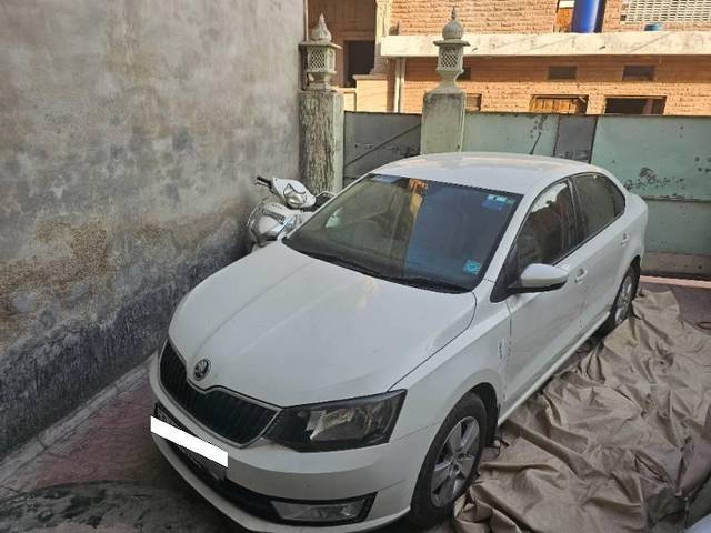 https://images10.gaadi.com/usedcar_image/4192910/original/processed_7862c0a7-a515-42b3-a0af-c84306039422.jpg?imwidth=6400