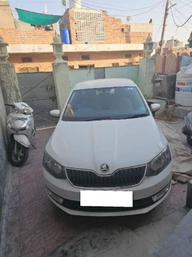 https://images10.gaadi.com/usedcar_image/4192910/original/processed_9dddd266-0487-4b59-8d4f-21bbf6a5e725.jpg?imwidth=6401