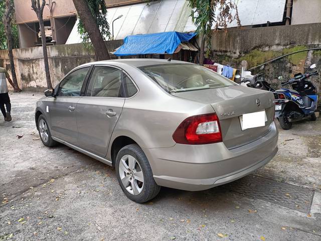 https://images10.gaadi.com/usedcar_image/4192957/original/processed_c1de4ad58e969b49313f4650414919e1.jpg?imwidth=6401