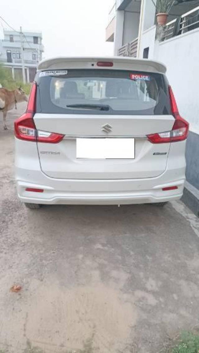 https://images10.gaadi.com/usedcar_image/4192992/original/processed_f20a486d-5b9a-4721-928d-9afac3b62fb9.jpg?imwidth=6401