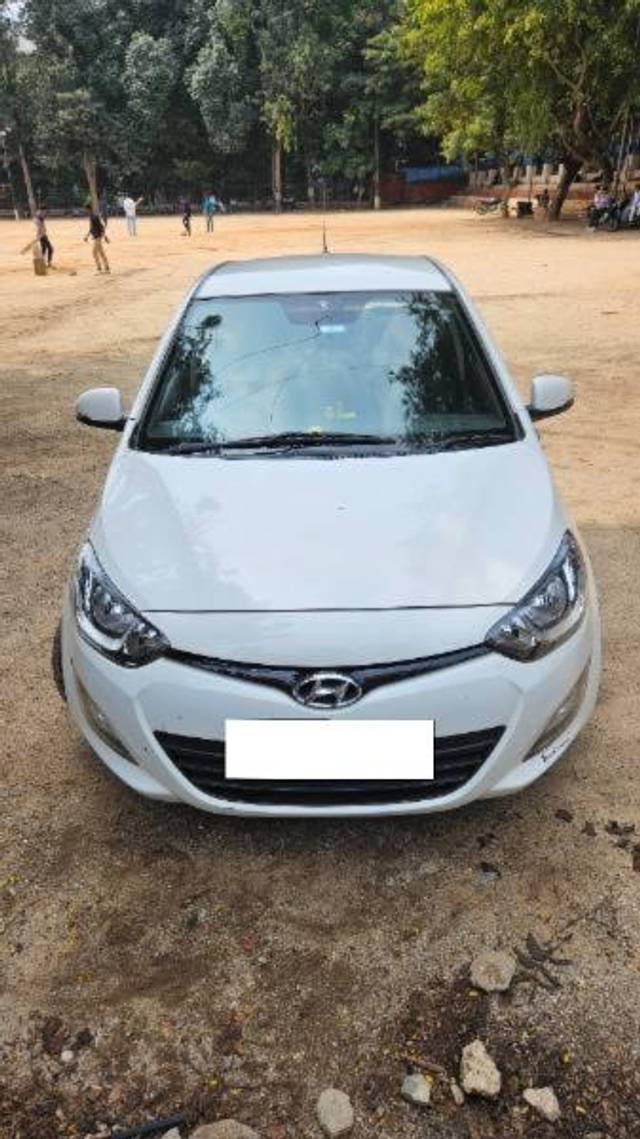 https://images10.gaadi.com/usedcar_image/4193015/original/processed_06f26b9f-e330-45be-aec6-d909641e8cd8.jpg?imwidth=6400