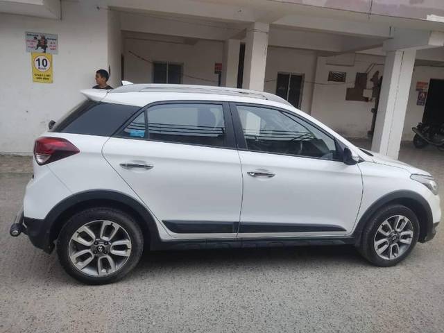 https://images10.gaadi.com/usedcar_image/4193069/original/processed_f9f8a35d-35c0-4140-84d2-5520a1c33a83.jpg?imwidth=6402