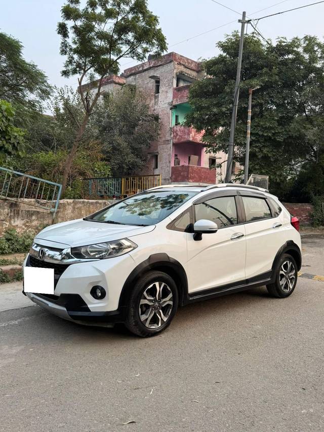 https://images10.gaadi.com/usedcar_image/4193116/original/processed_6bdb0bd859fd847f7b9d6795fdac765b.jpg?imwidth=6400