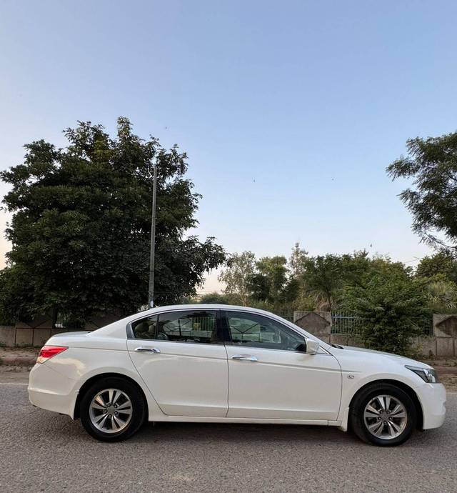 https://images10.gaadi.com/usedcar_image/4193126/original/processed_c87e6031dc79884b2fc5c10f9aa79687.jpg?imwidth=6402